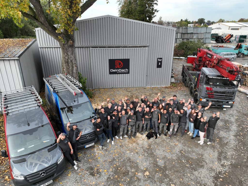 Das Team von DeinDach by Hemmersbach bei der Arbeit